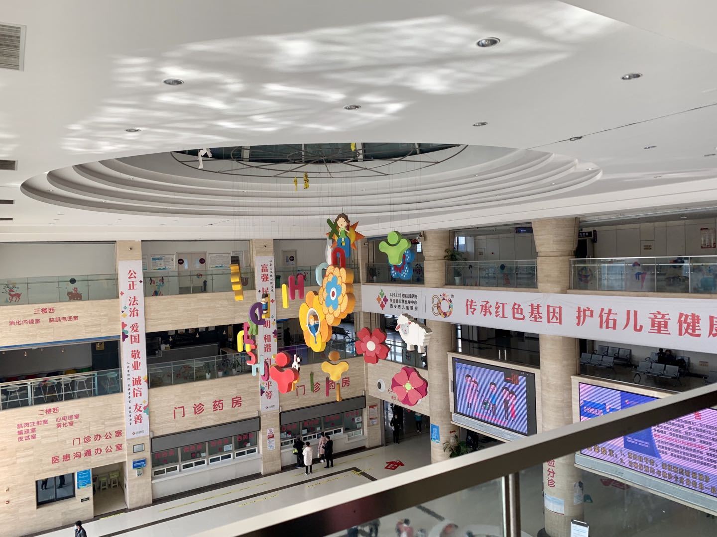 宝宝皮纹不对称腿好像粗细不一样,婴儿皮纹不对称多大治疗效果最好