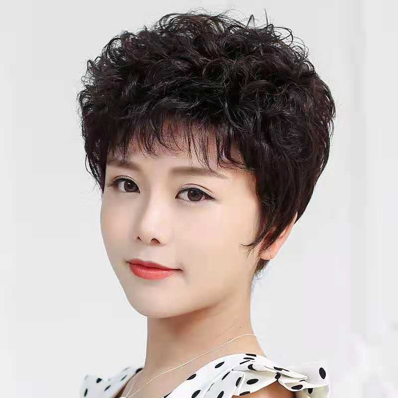 女人过了50岁发型首选烫小卷,50岁女人烫满头小卷