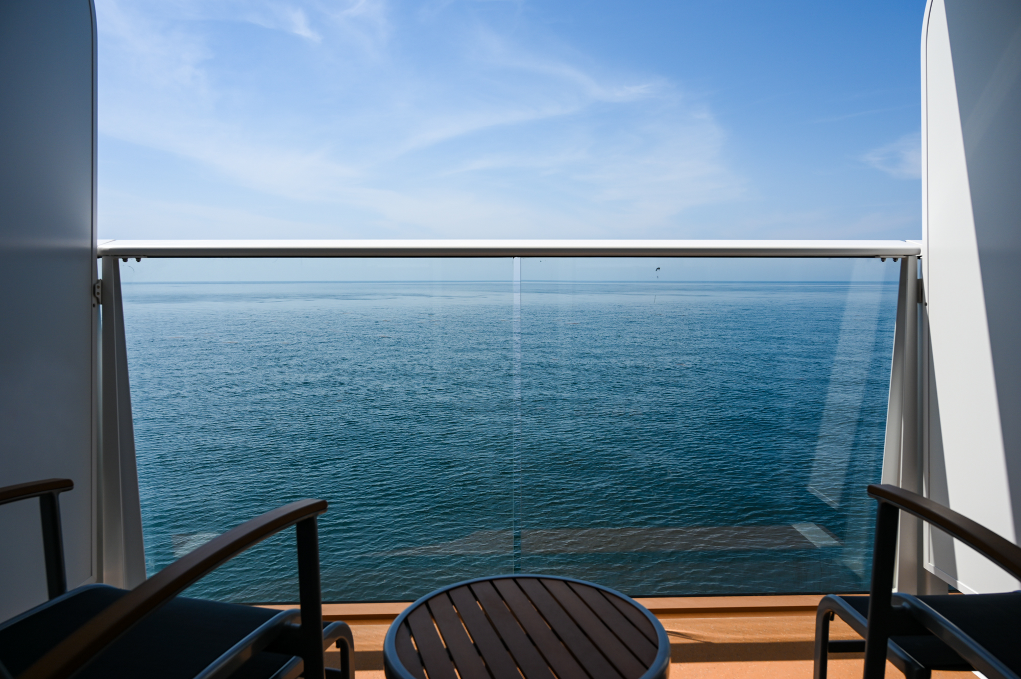 豪华游轮几月旅行比较好,乘坐豪华游轮全过程是什么感受