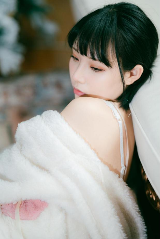 腾龙35-150mmf22.8,佳能351.4和501.2哪个好