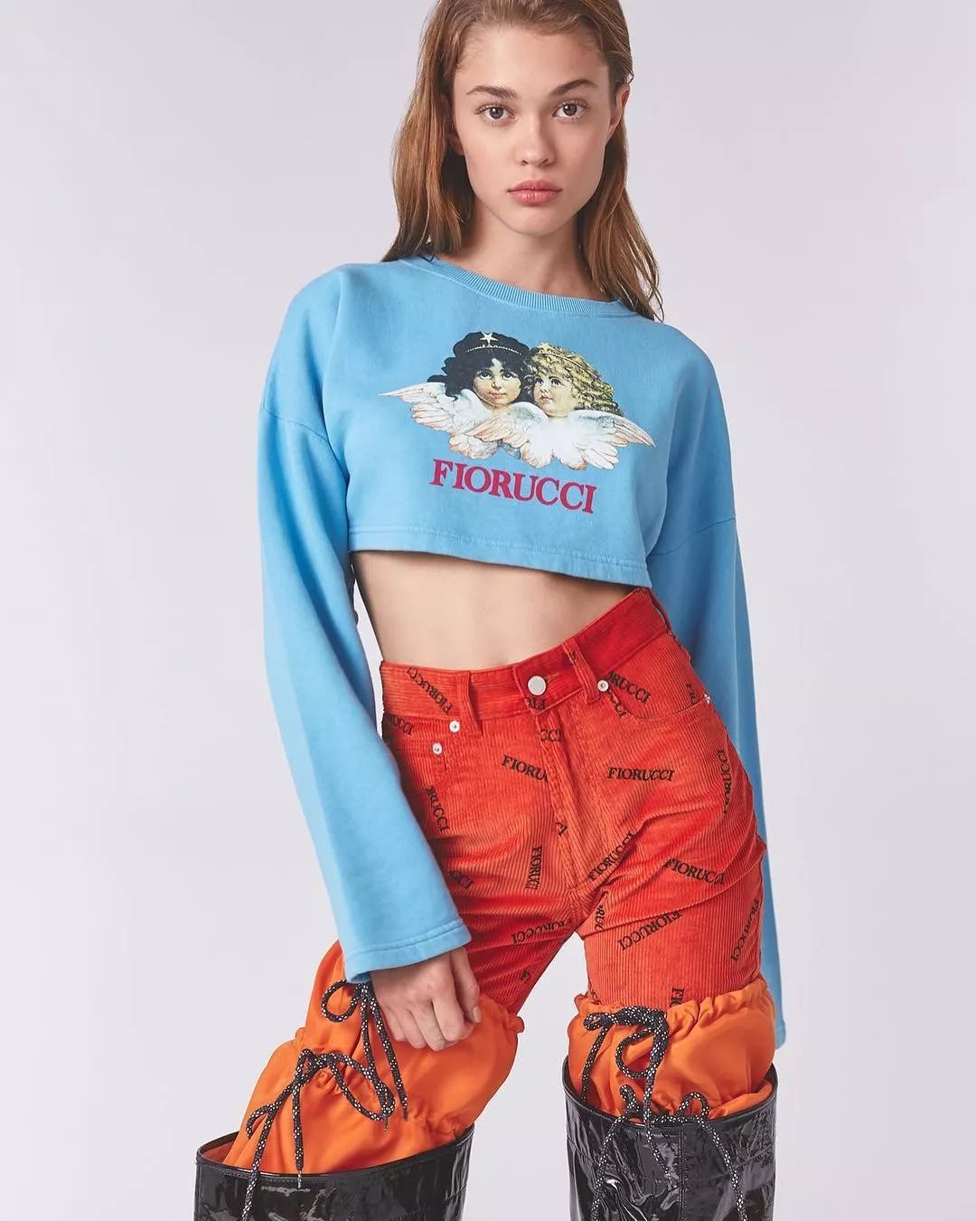 人间芭比lisa白色衣服跳舞,人间芭比lisa穿蓝衣服跳舞