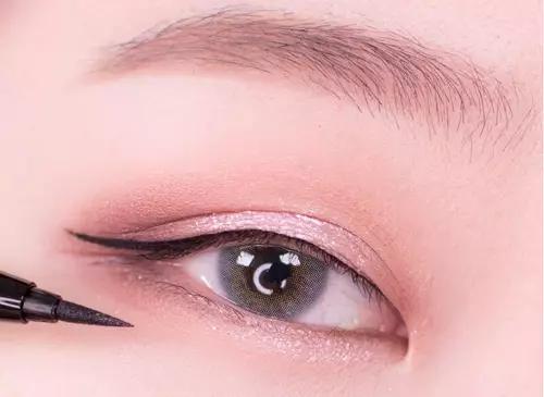 亮色眼影颜色搭配和画法美炸天,眼影画法新手亮色系列