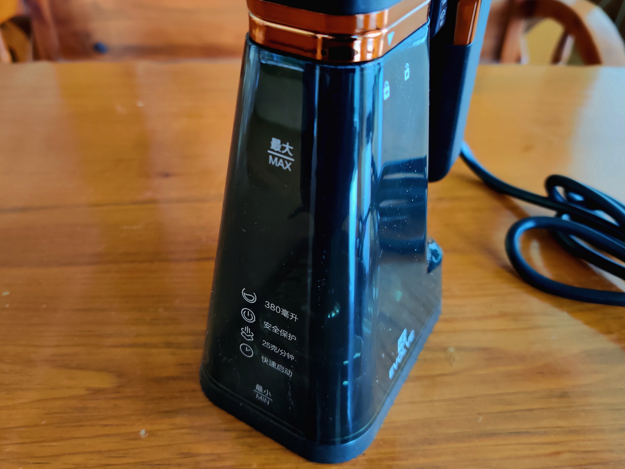 家居旅行都实用，卓力出品的衣未手持挂烫机，300多香不香