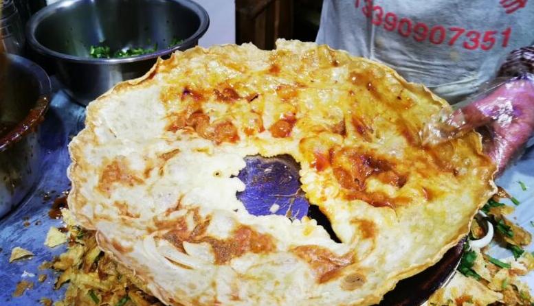 南京只够站3个人的小店，老板很少露面，3个员工每月帮他赚10万