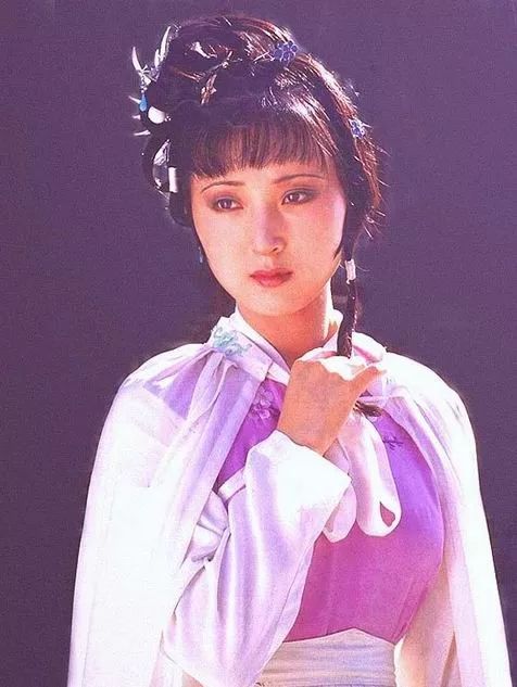 王夫人:那才像个千金小姐的体统!此话有几个意思?