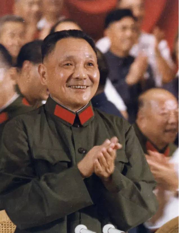 毛主席、周恩来、*小平邓**三位领袖是怎么过春节的?