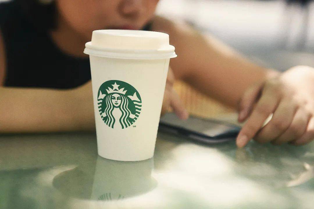 三四千的工资喝星巴克,女子月收入5000喝星巴克