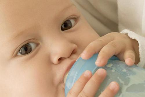 宝宝体弱虚怎么食补,宝宝生病时在饮食上需要注意什么