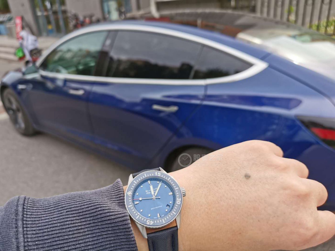 五十噚钢款手表 (五十噚钢款戴久是不是褪色)