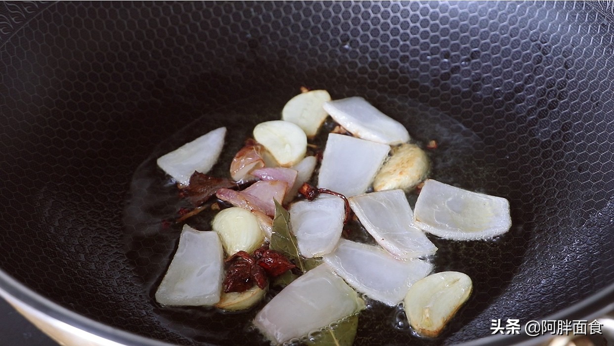 饺子馅怎么调才能鲜嫩多汁,饺子馅怎么调才能鲜嫩多汁呢