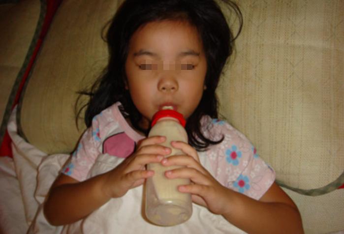 宝宝戒奶不接受奶瓶有何妙招,宝宝戒奶不接受奶粉怎么办