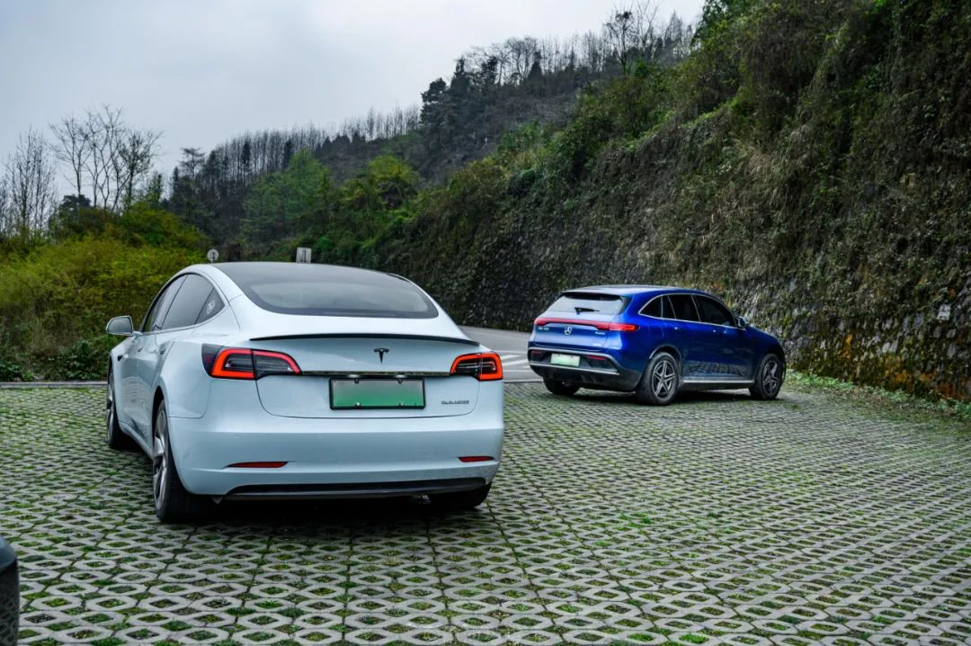 奔驰eqc400好还是350好,奔驰eqc400实际续航是多少