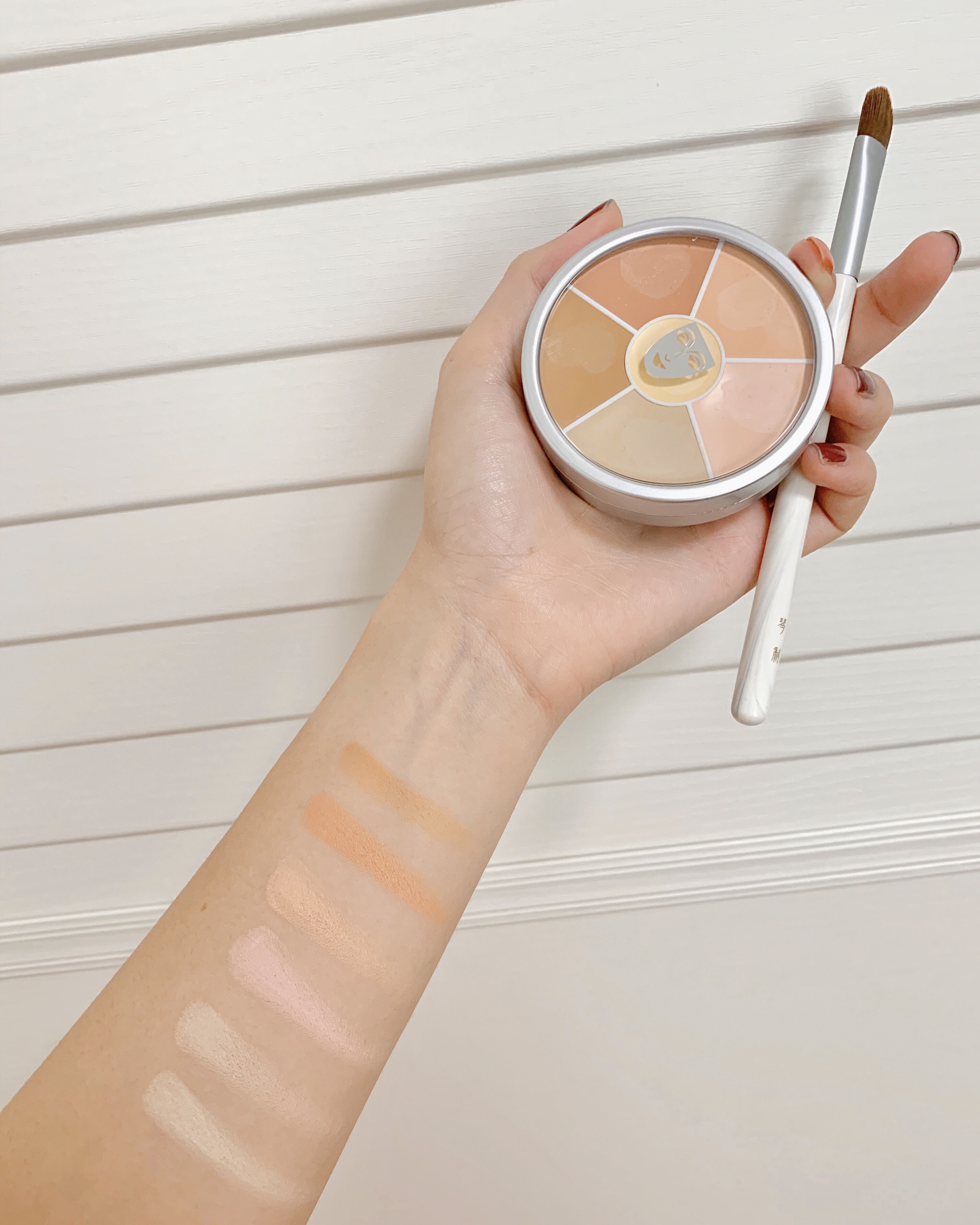 遮瑕膏比粉底更服帖,遮瑕膏和遮瑕液哪个适合新手