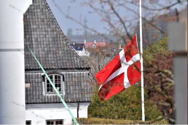 丹麦首富刚宣布把财产留给孩子们，4天后3个孩子就在爆炸中离去