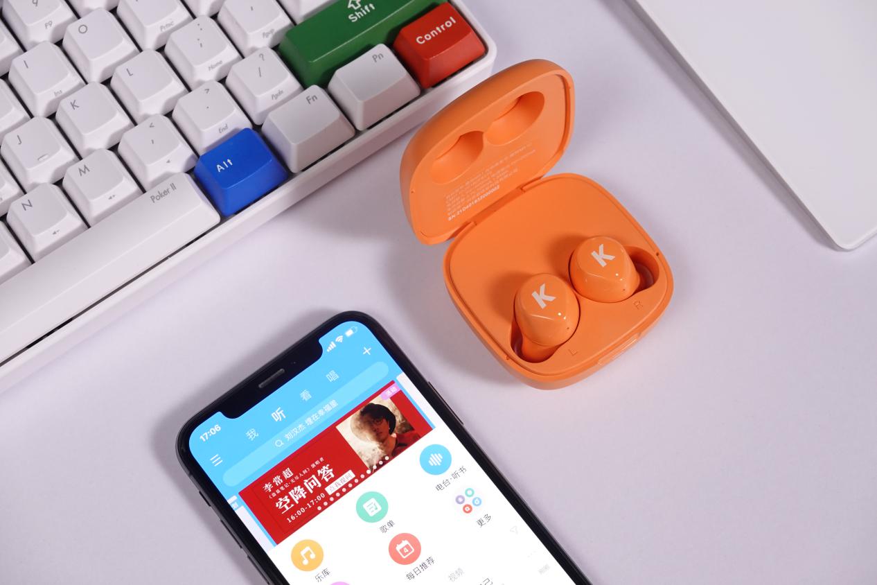 颜控听歌装备怎么选？看过酷狗彩虹糖耳机就懂了