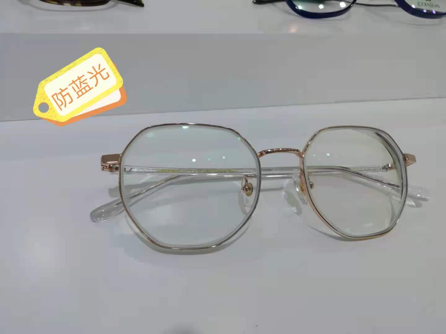 如何挑选镜架和镜片,如何选镜架和镜片