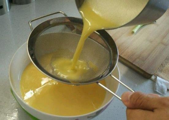 婆婆蒸蛋羹光滑无孔不粘碗，跟着学一遍后，才发现我一直用错方法