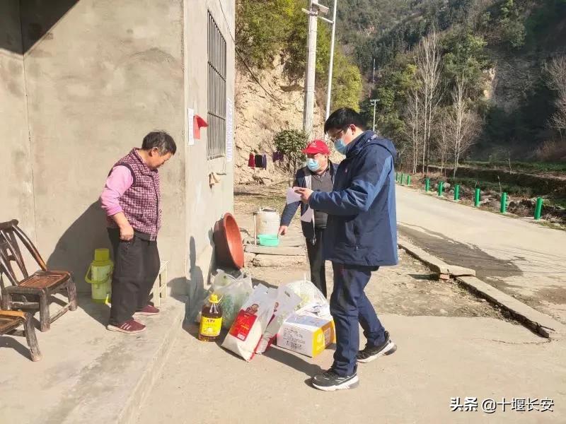 致敬奋斗在抗疫一线的社区工作者,致敬奋斗在一线的抗疫医务工作者