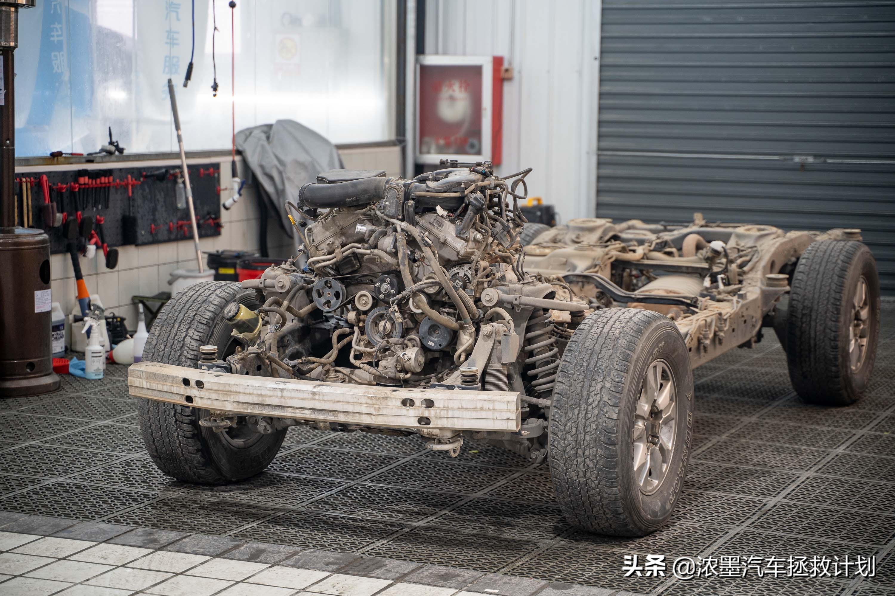 丰田霸道酷路泽带你翻山越岭,丰田兰德酷路泽低速4驱越野模式