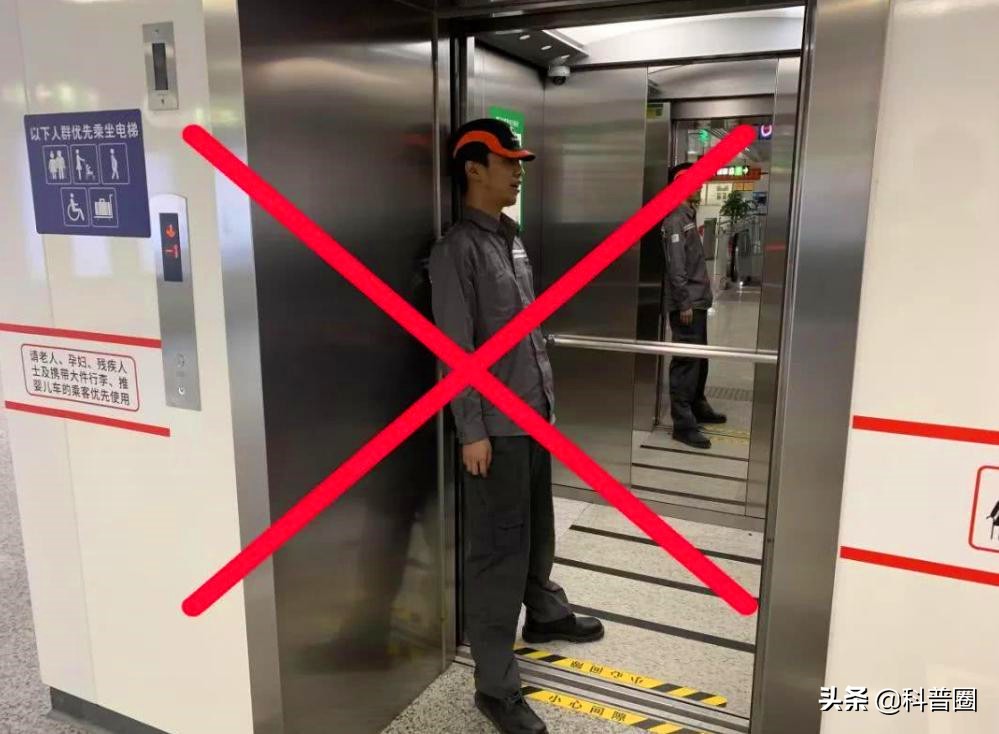 高楼火灾往上还是往下,高层建筑发生火灾该怎么办