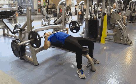 做卧推时肩膀突然疼一下,做卧推肩膀酸怎么办