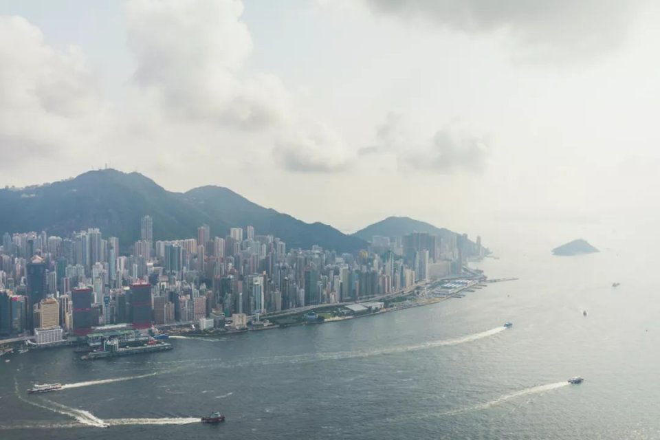 漫步香港街头感受港岛风景,逛整个香港要多长时间