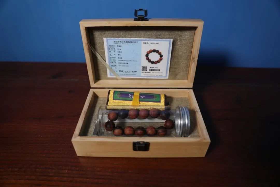 海南沉香文玩手串,盘玩好的沉香木手串图片