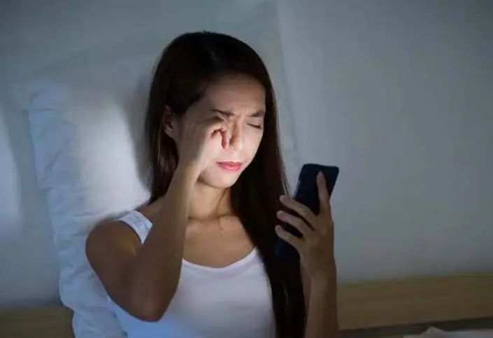 天天看电脑眼睛越来越小怎么办,整天看电脑眼睛很模糊怎么办