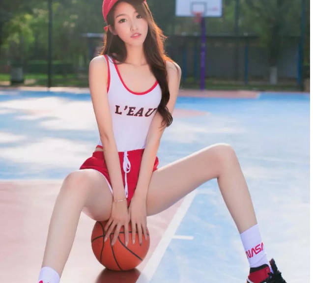 郭艾伦女朋友座驾,郭艾伦座驾曝光