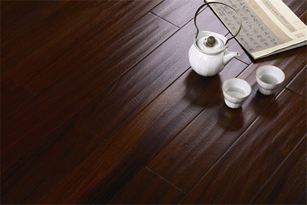 木地板颜色太深红怎么补救,木地板颜色不好看