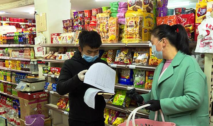 疫情中村上给村民发生活用品,战疫情有温情