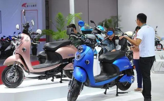 如何辨别电动车电瓶是否是翻新,电动车电瓶原装和翻新怎么区别