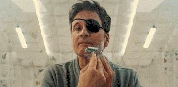 装进钱包的卡片式剃须刀，日本武士刀材质，0.05mm超薄刀网