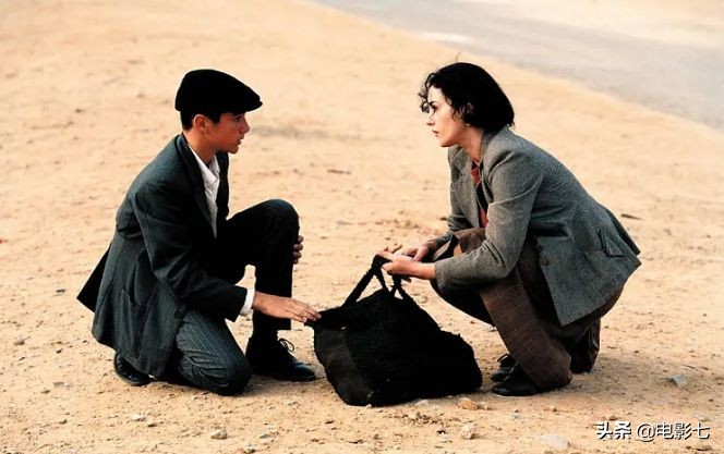 好莱坞的性感女神，男人的启蒙老师，成名作居然是一部「R级」片