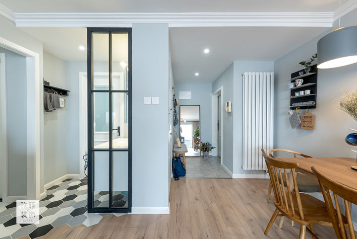 看一下铺地的拼图,木地板地砖拼接方法