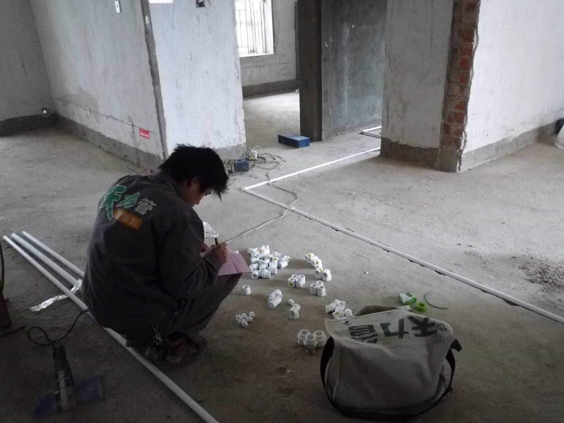新房装修换了新水管，入住后就漏水了，老师傅：没做好这点难怪漏