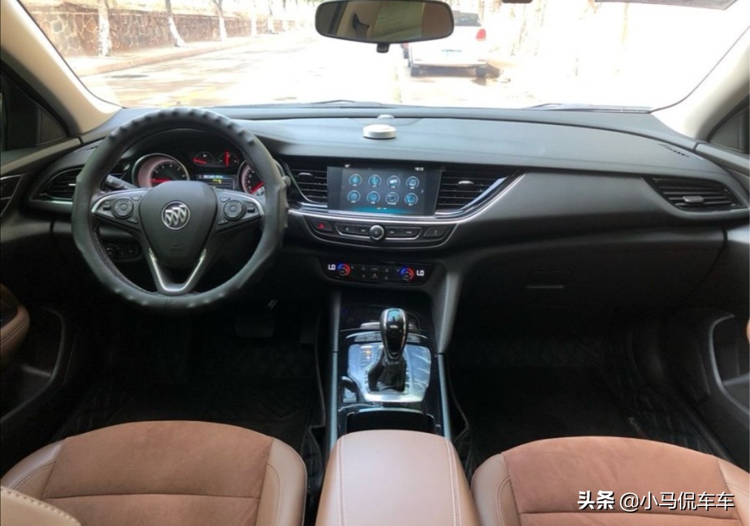 我想入手别克君威1.5T精英型，全款和*款贷**买各要准备多少钱