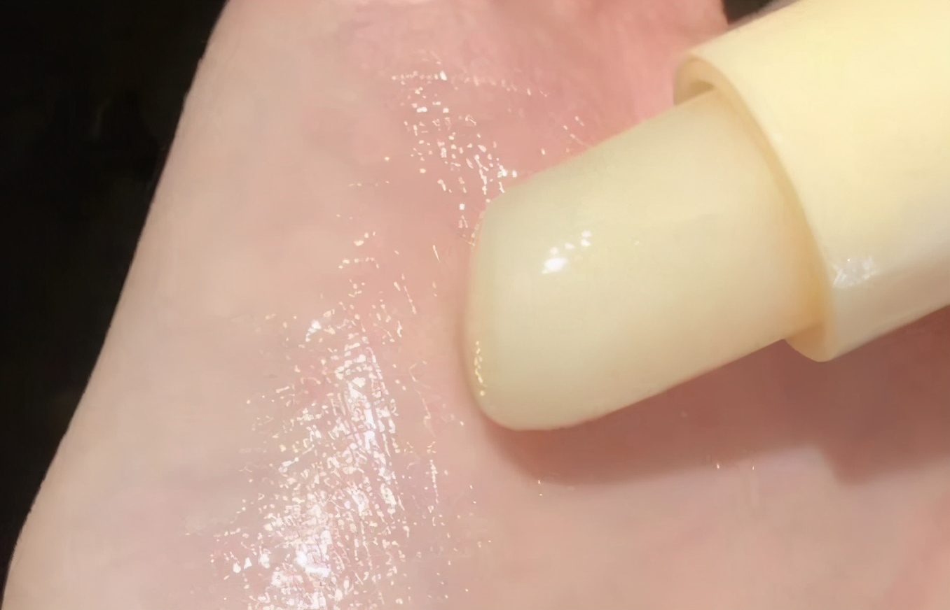 唇膏的9种用法,学会这几个小技巧不会嫌弃牙膏多