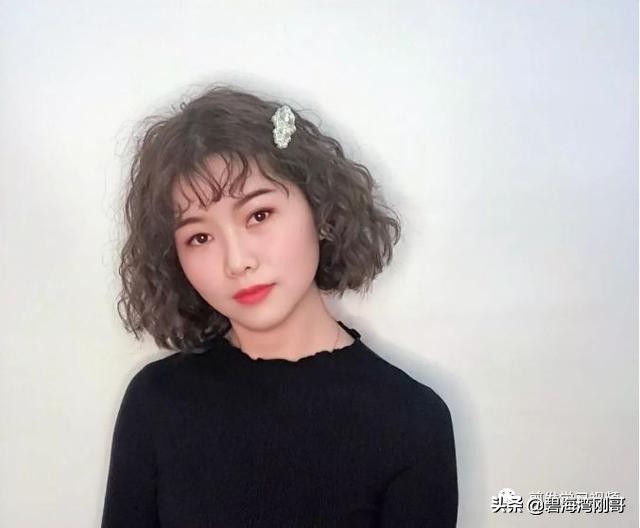 2020年最流行的发型气垫烫锁骨发,2020年最流行烫的锁骨发型