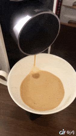 今天开箱一款便携胶囊咖啡机,mini胶囊咖啡机便携