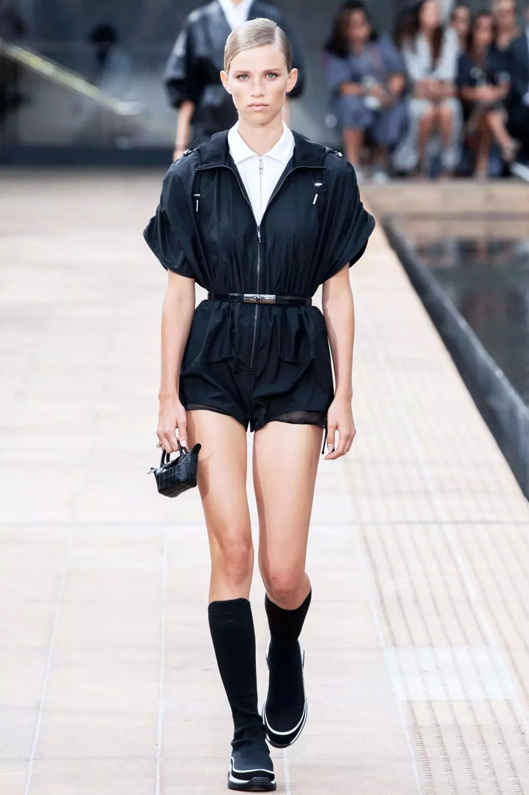 我的胸,我的手指,我的脚腕……都需要一只包包