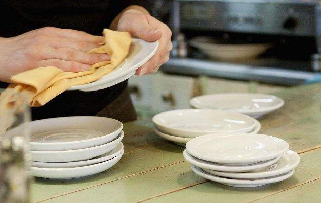 阴雨天餐具发霉怎么处理,餐具潮湿发霉危害