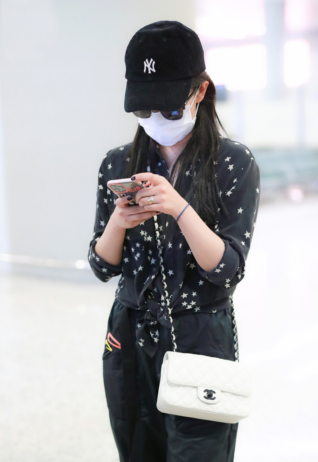 阚清子牛仔短上衣怎么搭配裤子,阚清子穿搭复古风