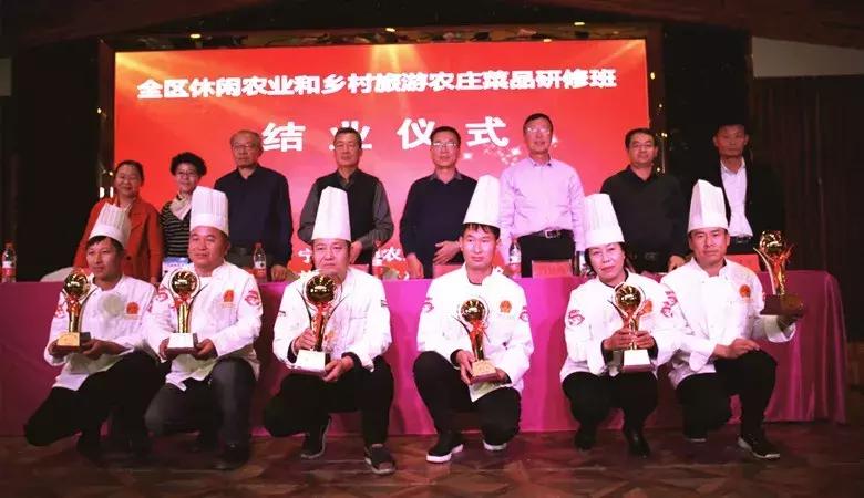 段跃平大师在五渡桥农庄菜品研修班上与学员分享学厨经历