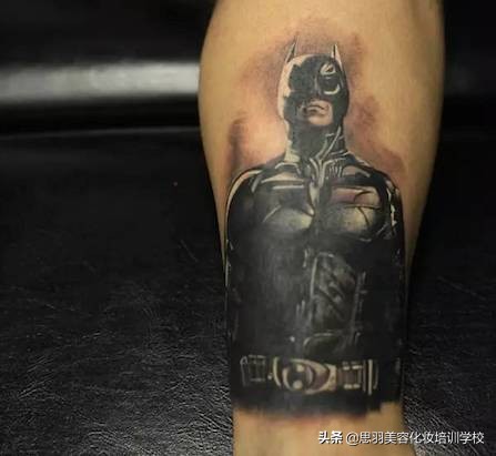 纹身并不能评价一个人的好坏,正确的纹身知识和护理方法