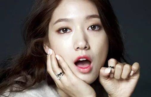 黑眼圈发紫的严重怎么遮瑕,黑眼圈遮瑕的小技巧