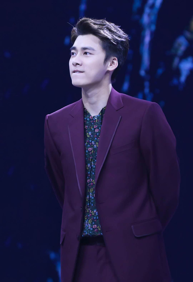 不分年龄看帅哥,不论年龄高矮胖瘦