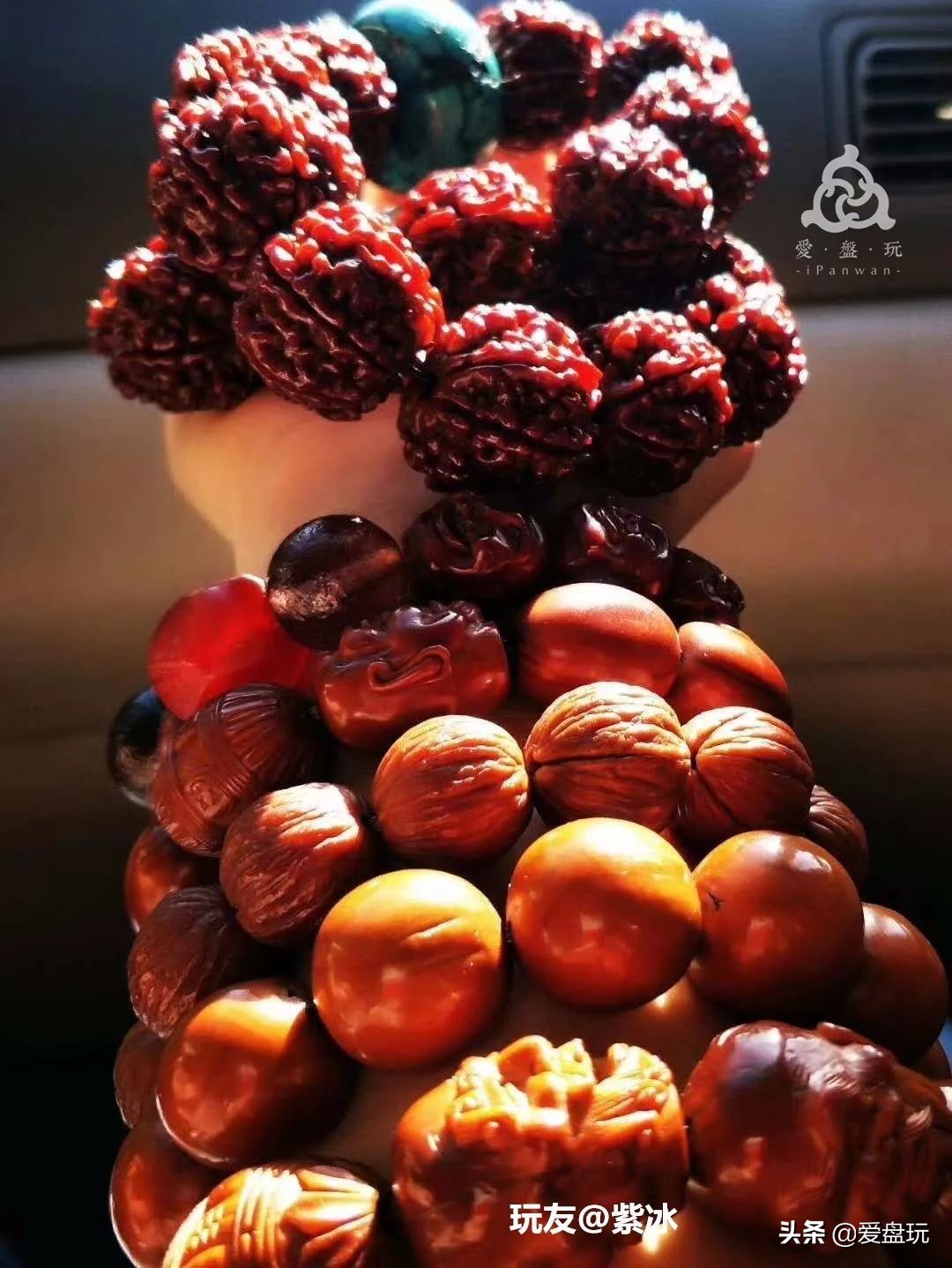 玩了五六百条手串,每天麒麟臂上班,这女子玩串牛气