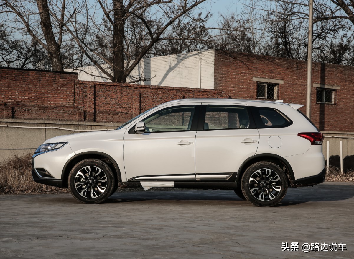 三菱欧蓝德2.0l两驱畅享版5座油耗,三菱欧蓝德2021款2.0油耗落地价