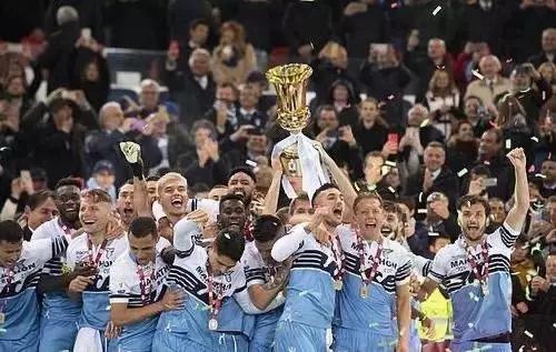 创意甲60年纪录，他足球生涯3起3落，空闲却只爱打游戏，冷落娇妻